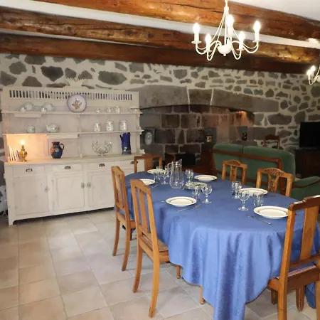 Casa de Férias Maison De Charme A Dienne - 6 Pers, Terrasse, Jardin, Pres Puy Mary Et Murat - Fr-1-742-264